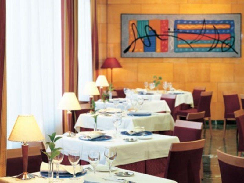 Nh Ciudad De Zaragoza Hotel Restaurant foto