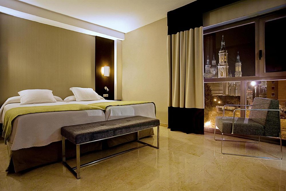 Nh Ciudad De Zaragoza Hotel Buitenkant foto